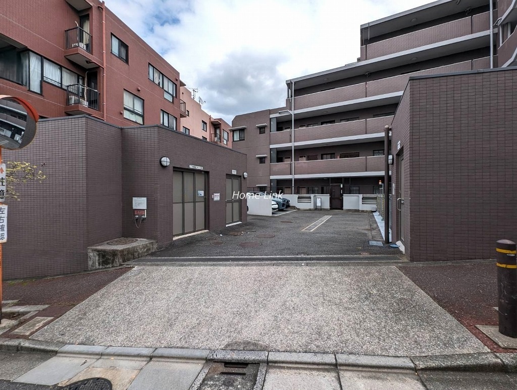 シャルマンコーポ板橋徳丸　駐車場出入口
